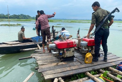 নগরকান্দায় অবৈধ ড্রেজার মেশিন ধ্বংস