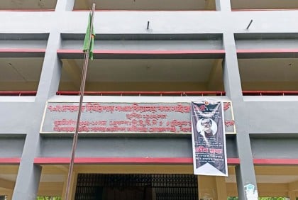 সব শিক্ষক অনুপস্থিত, বিদ্যালয়ে তালা দিলেন ক্ষুব্ধ অভিভাবকরা