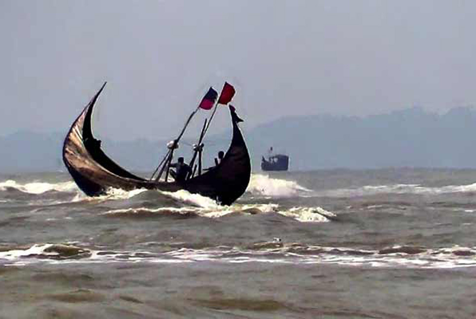 সাগরে নিম্নচাপ, সমুদ্রবন্দরে ৩ নম্বর সতর্কতা