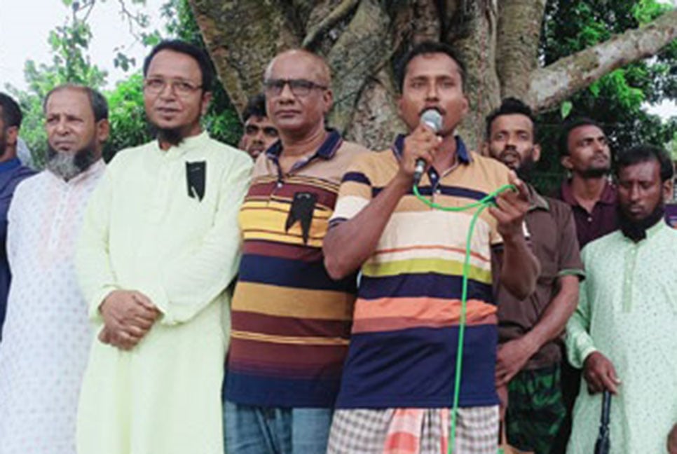 গুরুদাসপুরে ভ্যান রিকশার ভাড়া বৃদ্ধির দাবিতে সমাবেশ