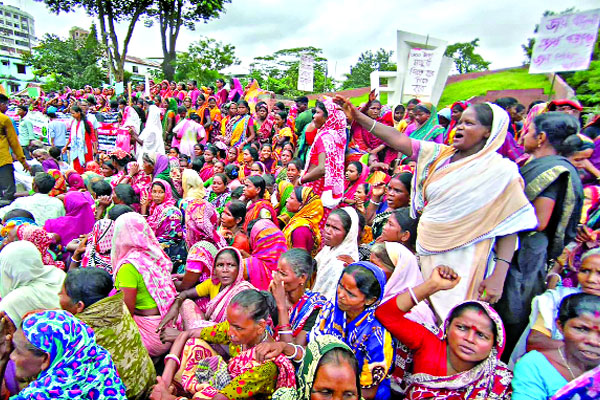 অনির্দিষ্টকালের ধর্মঘটে চা শ্রমিকরা