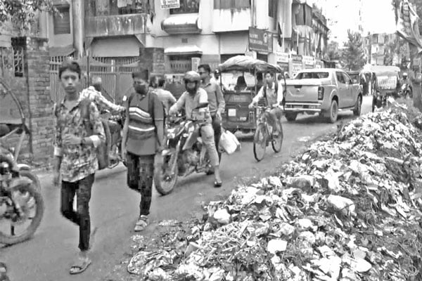 ডাস্টবিনের শহর দিনাজপুর!