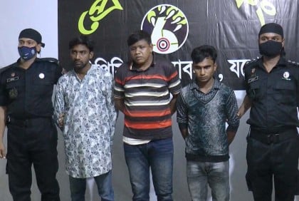 ব্যাংকের টাকা ছিনতাইয়ের প্রস্তুতিকালে অস্ত্র-গুলিসহ আটক ৩