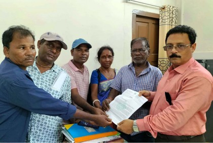 মজুরি বৃদ্ধির দাবিতে প্রধানমন্ত্রী বরাবর স্বারকলিপি চা শ্রমিকদের