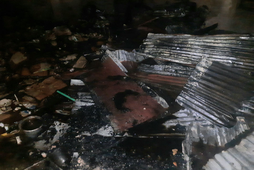 জয়পুরহাটে ইজিবাইক চার্জার তৈরির কারখানায় অগ্নিকাণ্ড