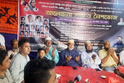 শোক দিবস উপলক্ষে দুস্থদের মাঝে খাবারের আয়োজন