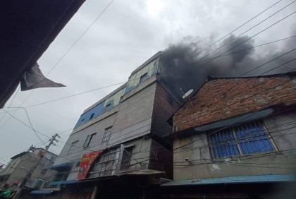 রাজধানীর চকবাজারের কারখানায় আগুন