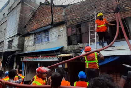 চকবাজারে অগ্নিকাণ্ডের ঘটনায় ৬  জনের লাশ উদ্ধার

