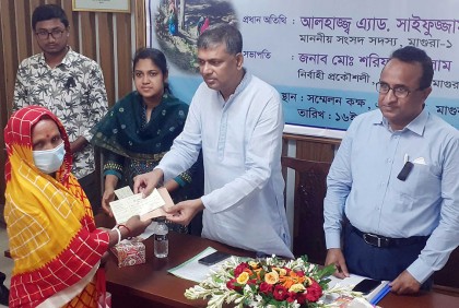 মাগুরায় সড়ক কালভার্ট মেরামত কর্মসূচির আওতায় চেক বিতরণ