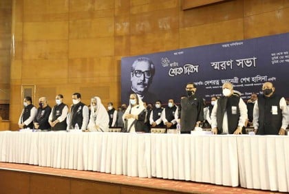 বঙ্গবন্ধুর মরদেহ পড়ে রইল, কেউ প্রতিবাদ করল না কেন : প্রধানমন্ত্রী

