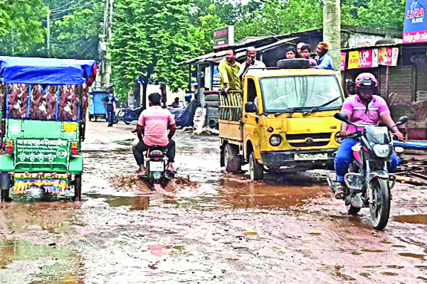ভোগান্তিতে সাধারণ মানুষ