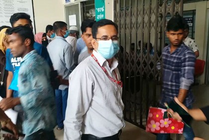 পাসপোর্ট অফিসে সেবাগ্রহীতাকে মারধর, ডিডির অপরাধ আমলে নিয়ে সমন জারি