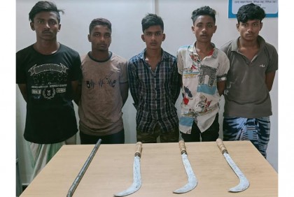 
গাজীপুরে অস্ত্রসহ ৫ ডাকাত গ্রেফতার