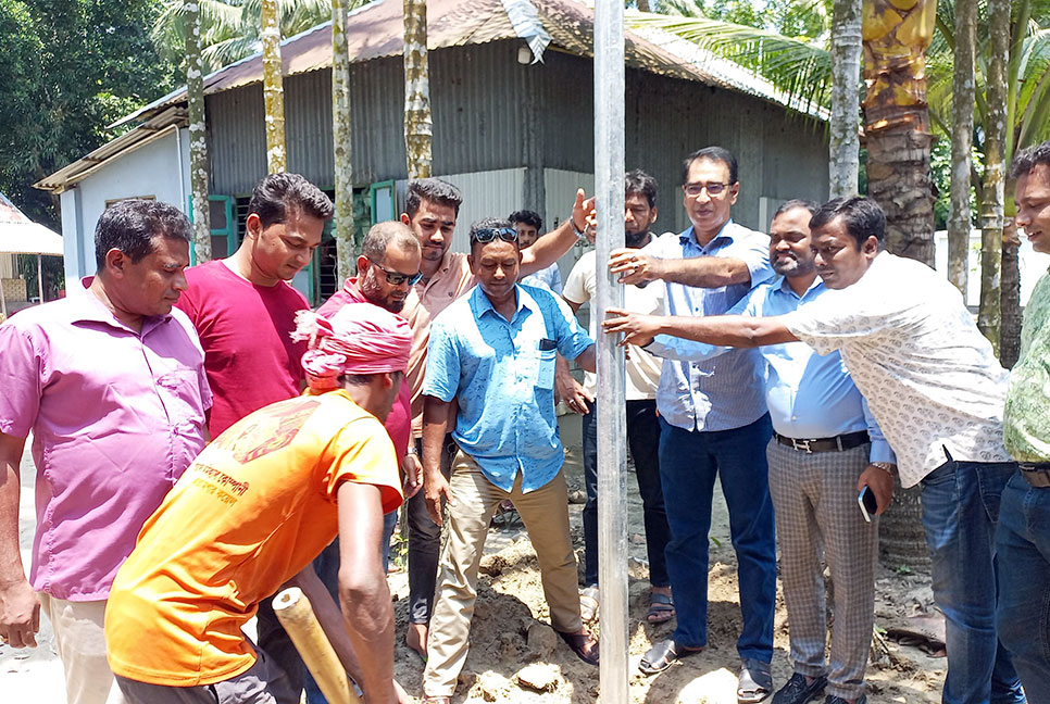 গোপালগঞ্জে সৌর সড়ক বাতির উদ্বোধন 