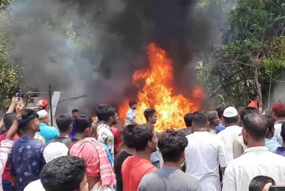 গোপালগঞ্জে পেট্রোলের দোকানে  অগ্নিকাণ্ড