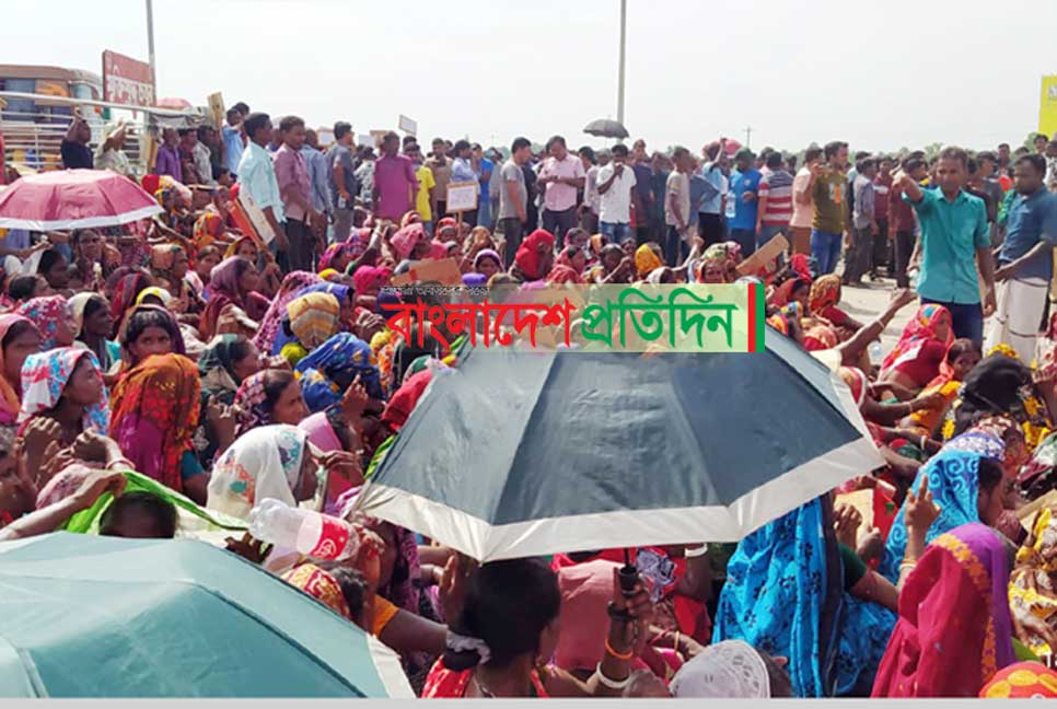 মজুরি বৃদ্ধির দাবিতে চা শ্রমিকদের মহাসড়ক অবরোধ


