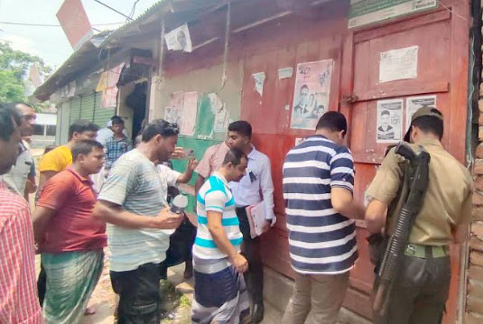 রোগীর শরীরে ৭ মাসের মেয়াদোত্তীর্ণ ইনজেকশন 
পুশ, গ্রাম্য চিকিৎসক পলাতক