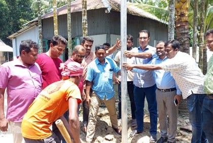 গোপালগঞ্জে সৌর সড়ক বাতির উদ্বোধন 