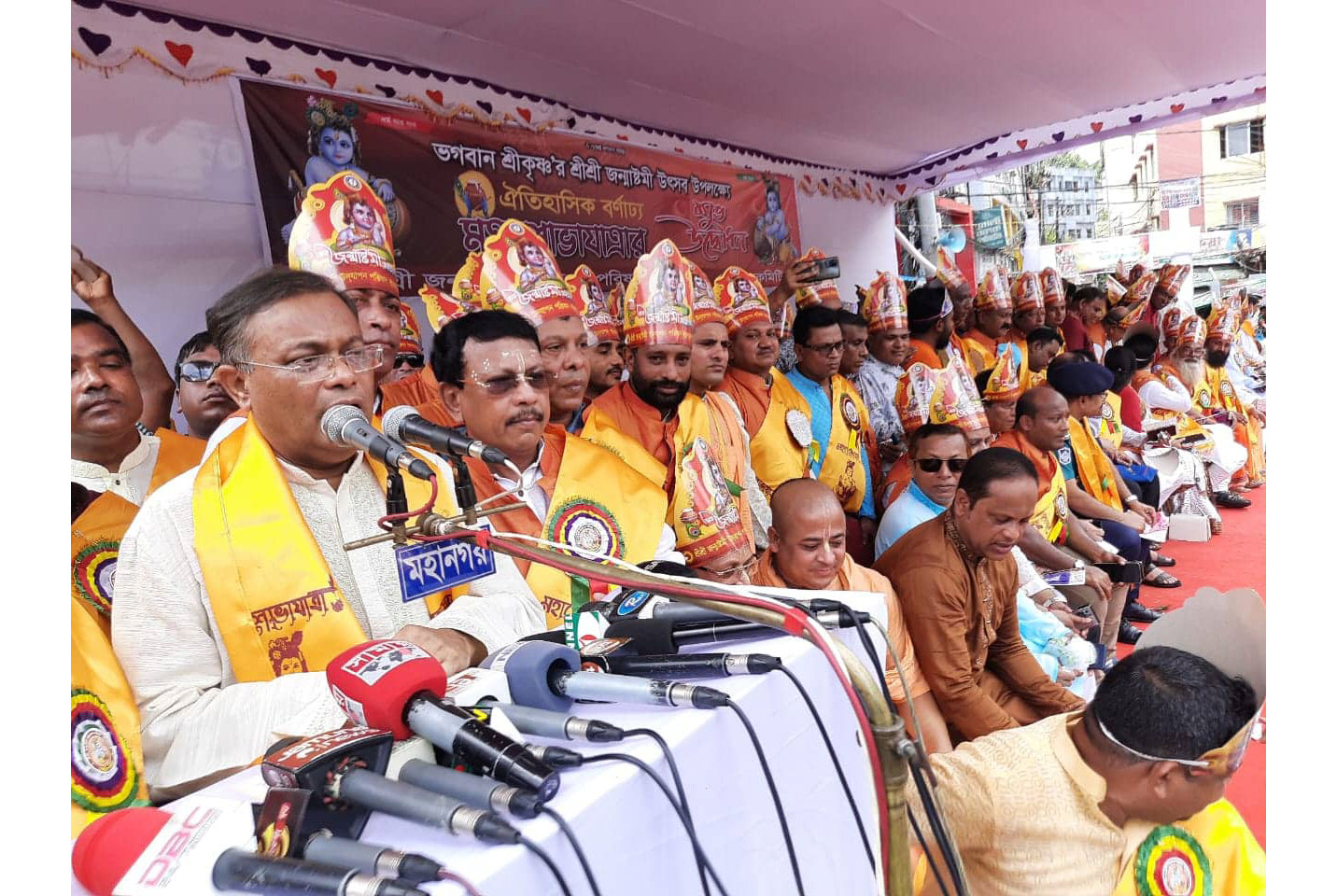 সাম্প্রদায়িক উসকানিদাতাদের ব্যাপারে সতর্ক থাকুন : তথ্যমন্ত্রী