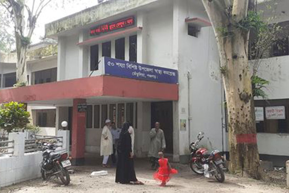 পঞ্চগড়ের দুই হাসপাতালে অ্যাম্বুলেন্স থাকলেও নেই চালক