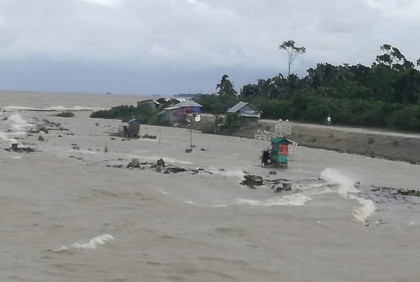 ভোলায় মেঘনায় বাড়ছে জোয়া‌রের পা‌নি