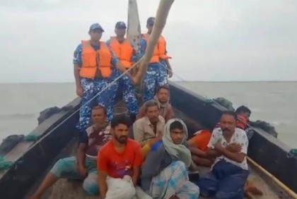 বঙ্গোপসাগরে ট্রলার ডুবি, নিখোঁজ ৭ জেলে 