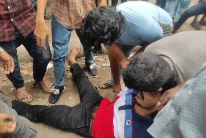 ছাত্র অধিকারের দুই নেতাকে ছাত্রলীগের মারধরের অভিযোগ

