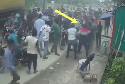 সেতুর টোল চাওয়ায় ৬ কর্মীকে পেটালেন ছাত্রলীগের নেতাকর্মীরা