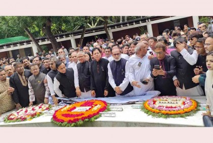 বঙ্গবন্ধুর সমাধিতে সুপ্রিম কোর্ট বার নেতৃবৃন্দের শ্রদ্ধা