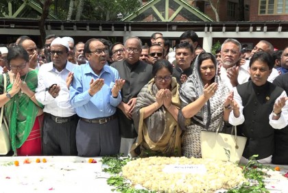 বঙ্গবন্ধুর সমাধিতে আওয়ামী লীগের উপ-কমিটির শ্রদ্ধা