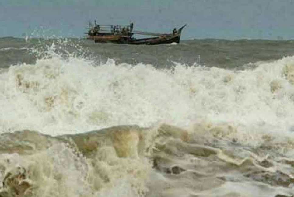 কক্সবাজারে ট্রলারডুবি; দু’দিনে পাঁচ জেলের মরদেহ উদ্ধার