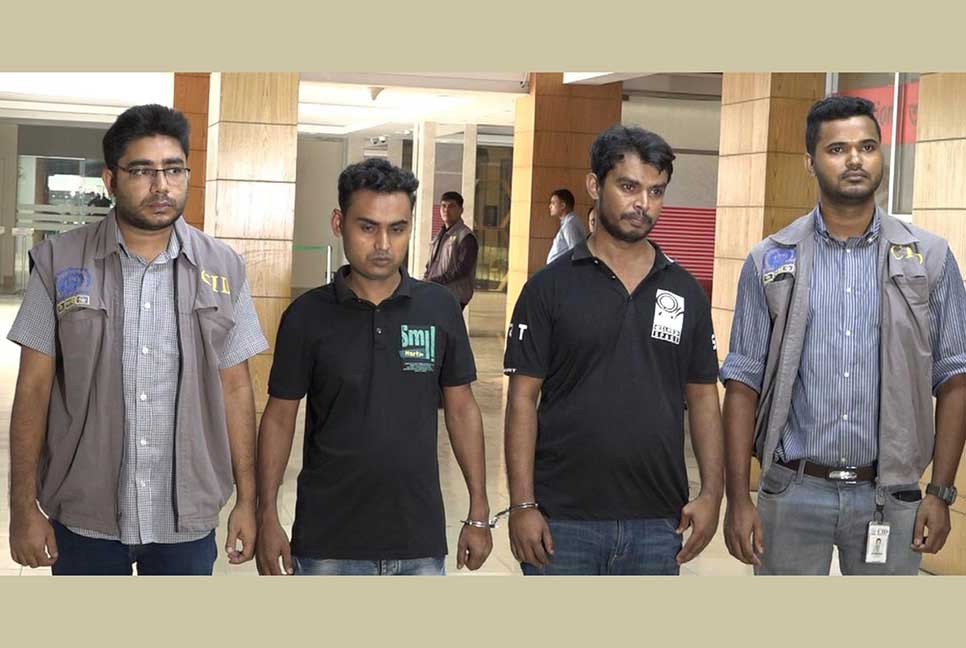ডেবিট-ক্রেডিট কার্ডের তথ্য হাতিয়ে কোটি টাকা আত্মসাৎ, গ্রেফতার ২