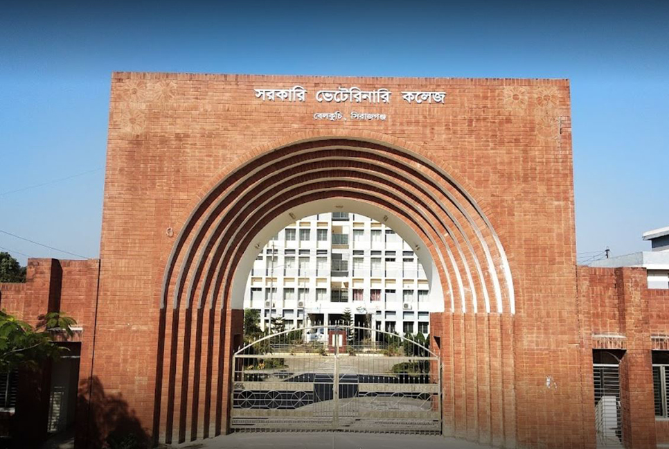 একমাস ধরে আন্দোলনে শিক্ষার্থীরা, সাড়া মিলছে না কর্তৃপক্ষের