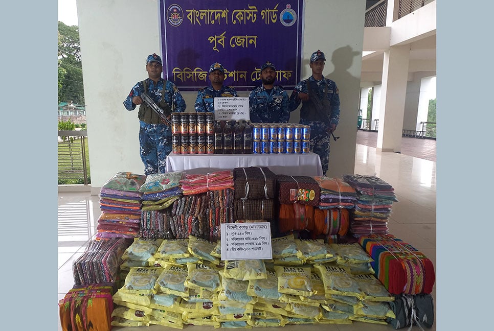 টেকনাফে বিপুল পরিমাণ মাদকসহ ডিঙি নৌকা জব্দ