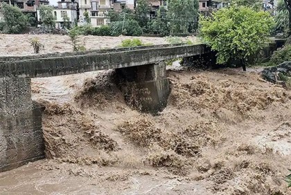 ভারতে বন্যা-ভূমিধসে ৩৩ জনের মৃত্যু