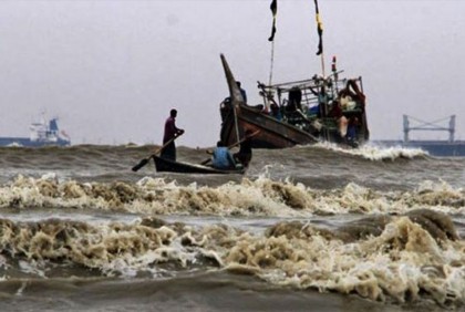 সন্ধ্যার পর জেলেদের গভীর সমুদ্রে যেতে বাধা নেই