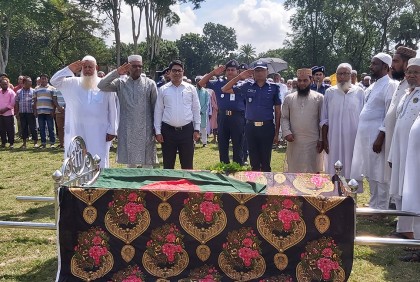 বীর মক্তিযোদ্ধাকে রাষ্ট্রীয় মর্যাদায় দাফন