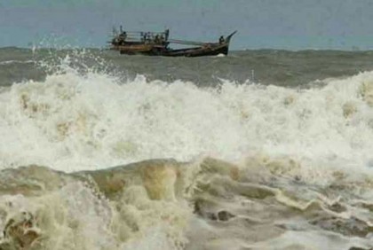কক্সবাজারে ট্রলারডুবি; দু’দিনে পাঁচ জেলের মরদেহ উদ্ধার
