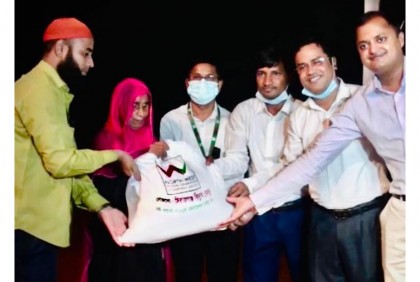 সিরাজগঞ্জে অসহায় পরিবারের মাঝে খাদ্যসামগ্রী বিতরণ