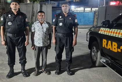 আশুগঞ্জে ইয়াবা-ফেনসিডিলসহ মাদক ব্যবসায়ী গ্রেফতার