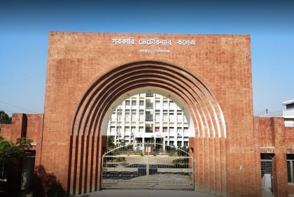 একমাস ধরে আন্দোলনে শিক্ষার্থীরা, সাড়া মিলছে না কর্তৃপক্ষের