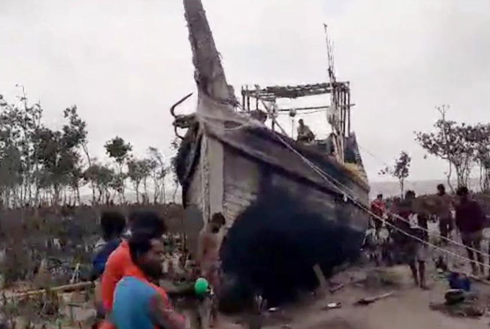 সুন্দরবনে আটকা ৫০ ফিশিং ট্রলারসহ ৭০০ জেলে