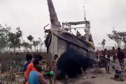 সুন্দরবনে আটকা ৫০ ফিশিং ট্রলারসহ ৭০০ জেলে