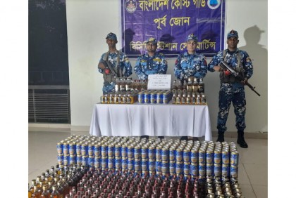 
সেন্টমার্টিনে কোস্টগার্ডের অভিযানে বিদেশি হুইস্কি ও বিয়ার জব্দ 