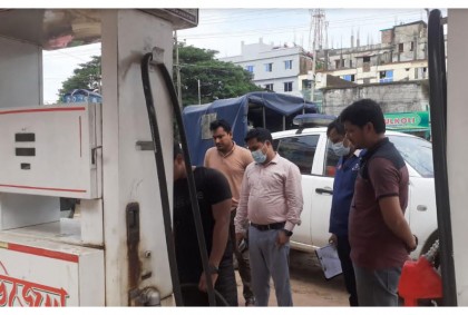 টেকনাফে ২ পেট্রল পাম্প ও বেকারীকে জরিমানা