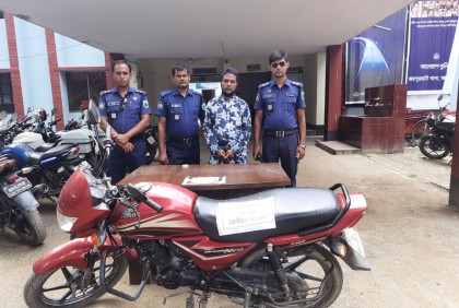 জয়পুরহাটে মোটরসাইকেল চোর চক্রের সদস্য আটক