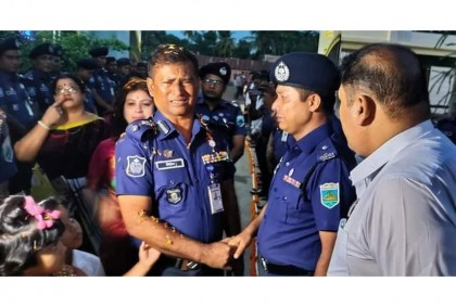 কাঁদলেন নাটোরের বিদায়ী পুলিশ সুপার, কাঁদালেন সবাইকে