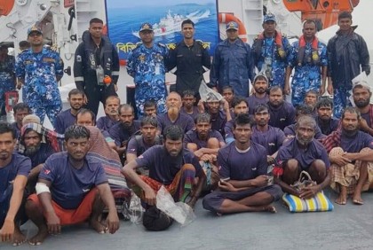 ৮ দিন পর বাড়ি ফিরলেন নিখোঁজ ১৩ জেলে
