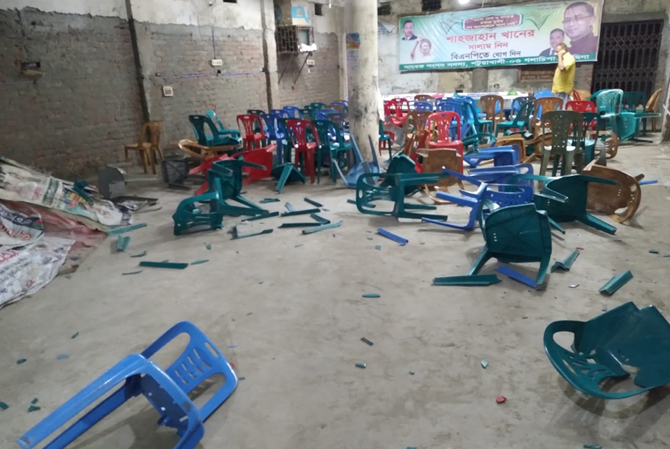 গলাচিপায় বিএনপি অফিসে হামলার অভিযোগ, চেয়ার ভাঙচুর
