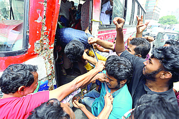 বাম জোটের হরতালে পুলিশি বাধার অভিযোগ